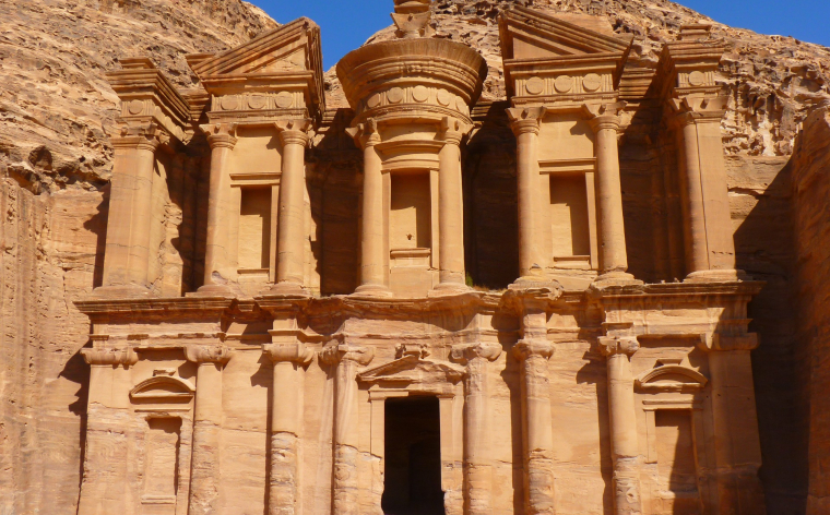 Antīkās pasaules šedevru un krāsaino dabas brīnumu zeme Jordānija