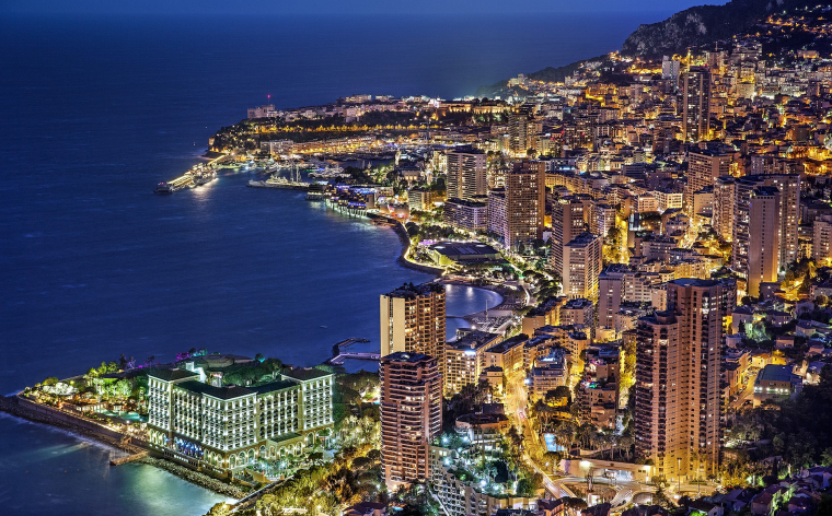 Jaunais gads Monako ar karalisko salūtu Montekarlo un Ligūrijas rivjēras skaistākajām pilsētām