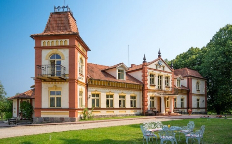 Romantika diviem Mārcienas lauku muižā